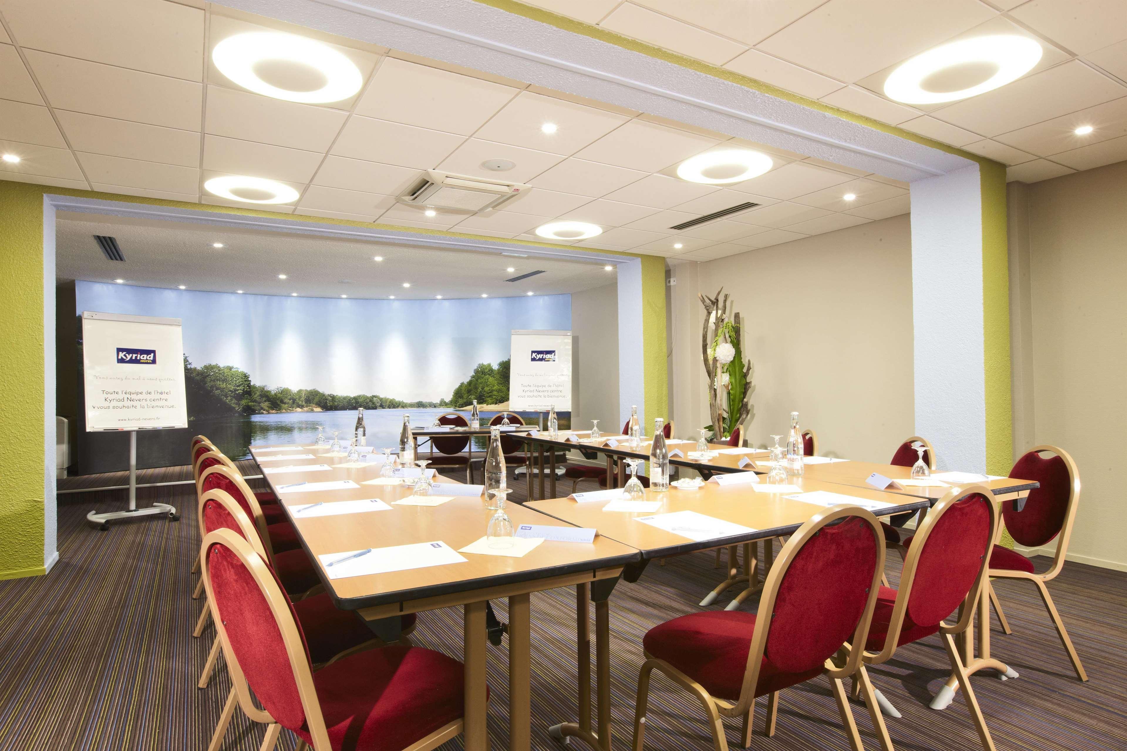 Kyriad Hotel Nevers Centre Exterior foto