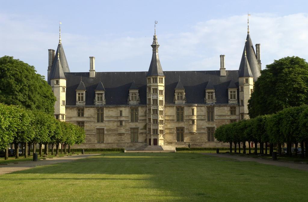 Kyriad Hotel Nevers Centre Exterior foto